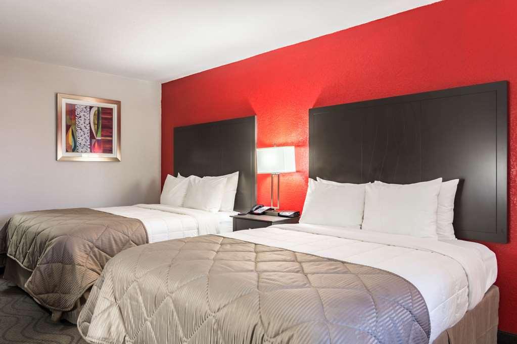 Clarion Inn & Suites Russellville I-40 Oda fotoğraf