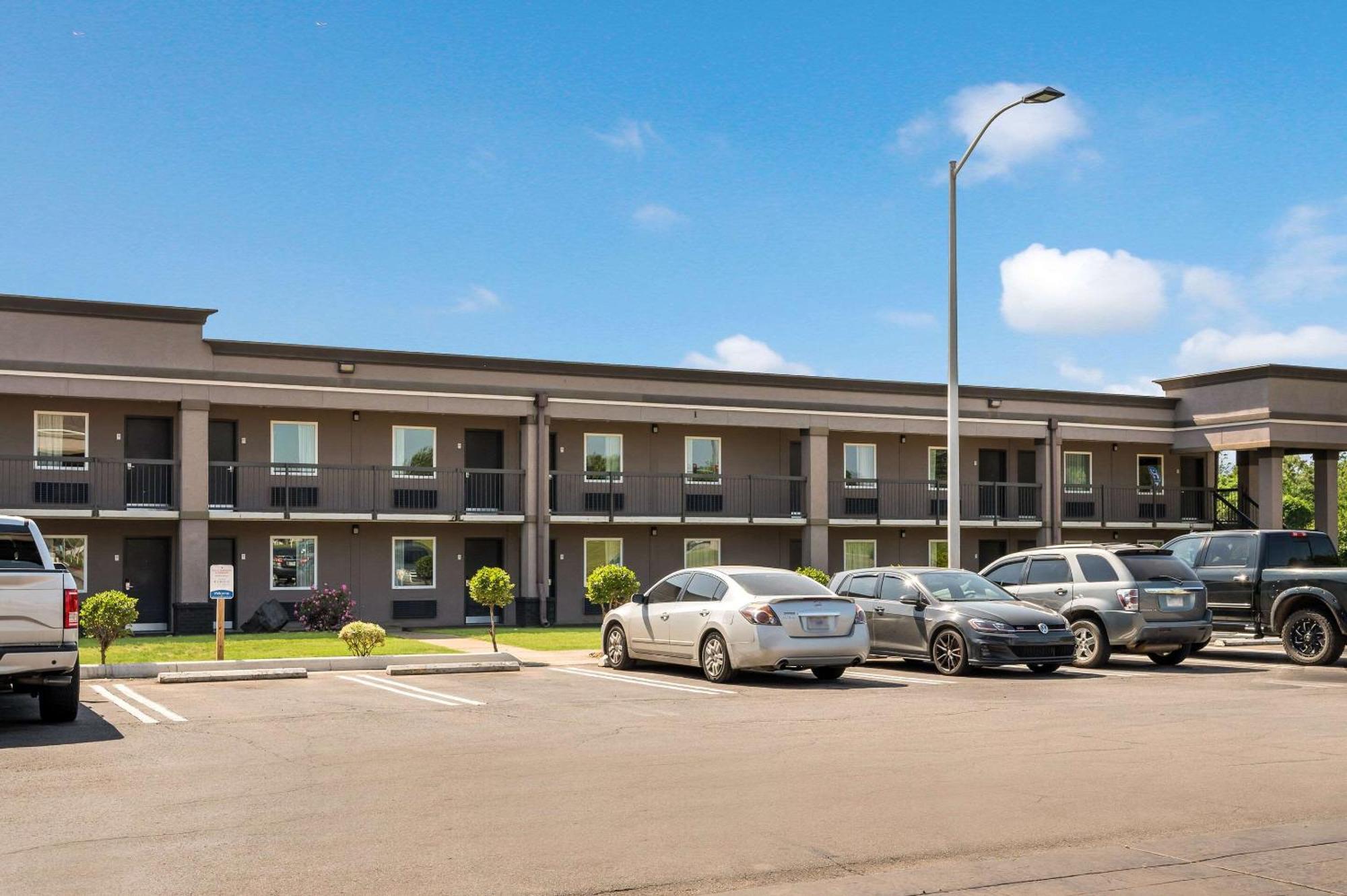 Clarion Inn & Suites Russellville I-40 Dış mekan fotoğraf